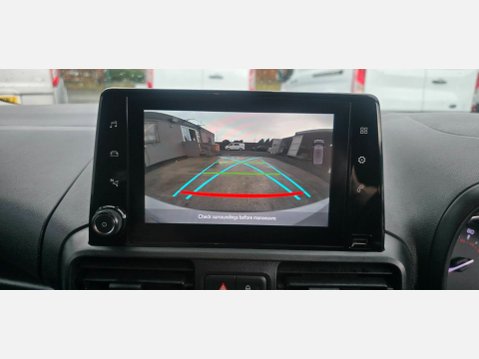 Toyota Proace City design L1 H1 SWB 1.5d 100ps eu6 nav 6 Speed 16