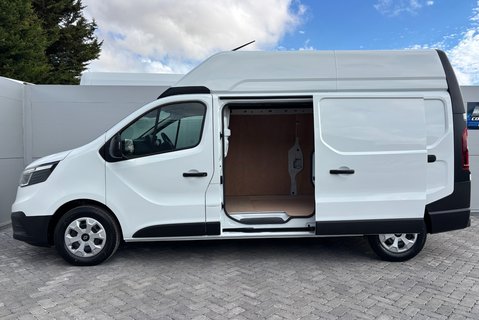 Renault Trafic LH30 Advance 150ps dCi Panel Van 9