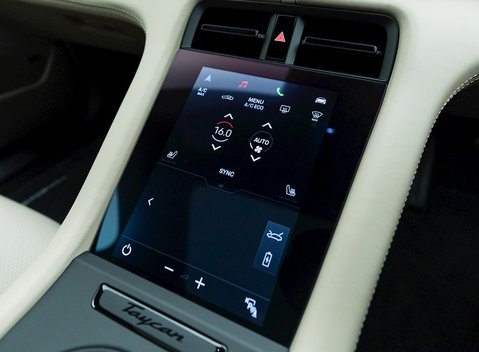 Porsche Taycan GTS Sport Turismo 20