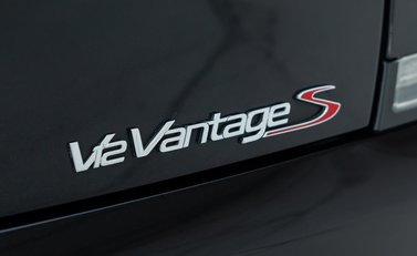 Aston Martin V12 Vantage S Coupe 31