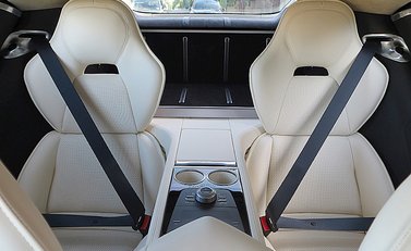 Aston Martin Rapide 5