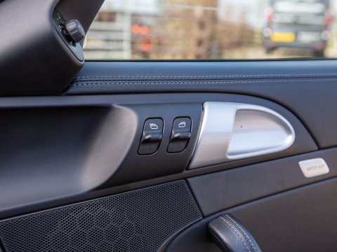 Porsche 911 CARRERA 2 39