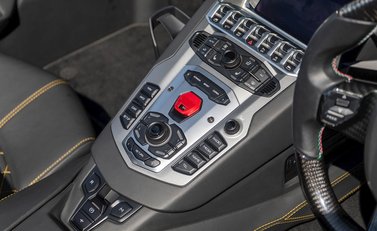 Lamborghini Aventador LP700-4 Roadster 22