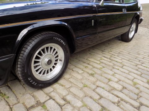 Reliant Scimitar GTE SE6a 38