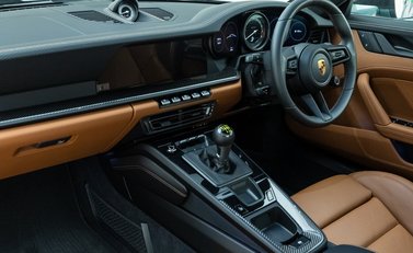 Porsche 911 GT3 Touring (992) 26