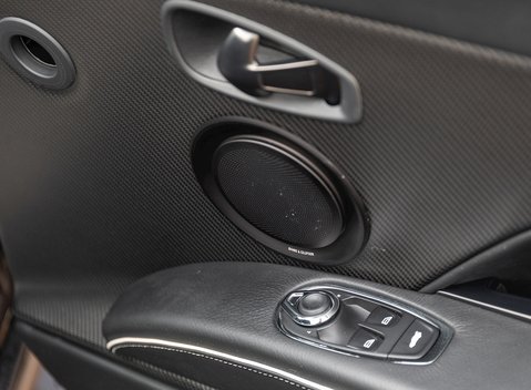 Aston Martin DBS Superleggera 21