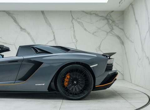 Lamborghini Aventador S LP 740-4 ROADSTER 41