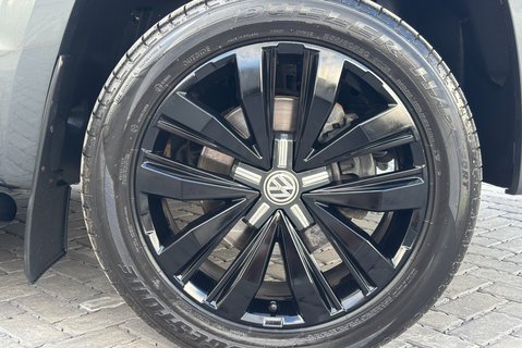 Volkswagen Amarok V6 258 Tdi DSG Aventura Black Edition 4Motion with Roller Shutter 32