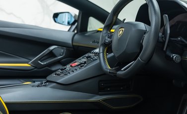 Lamborghini Aventador S LP 740-4 ROADSTER 17