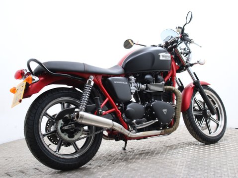 Triumph Bonneville 865 SE BONNEVILLE 865 SE 3
