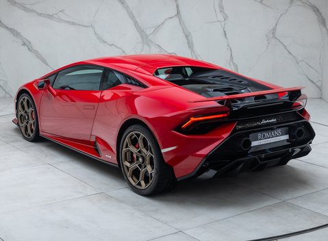 Lamborghini Huracan TECNICA 12