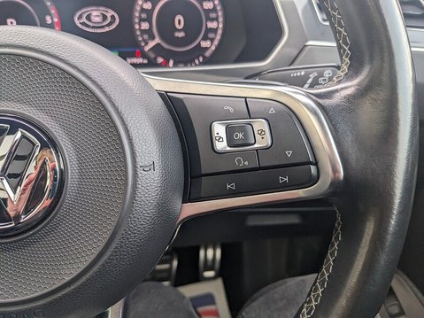 Volkswagen Tiguan R-LINE TDI BMT 4MOTION DSG 23