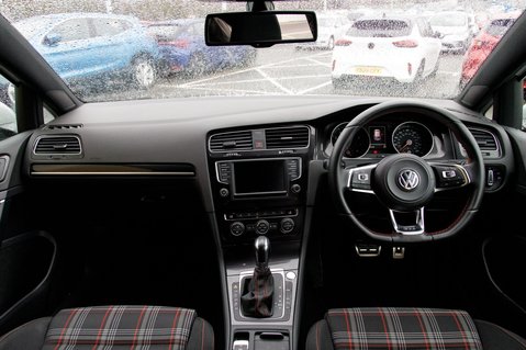 Volkswagen Golf GTI DSG 3