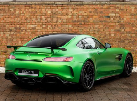 Mercedes-Benz AMG GT R 7