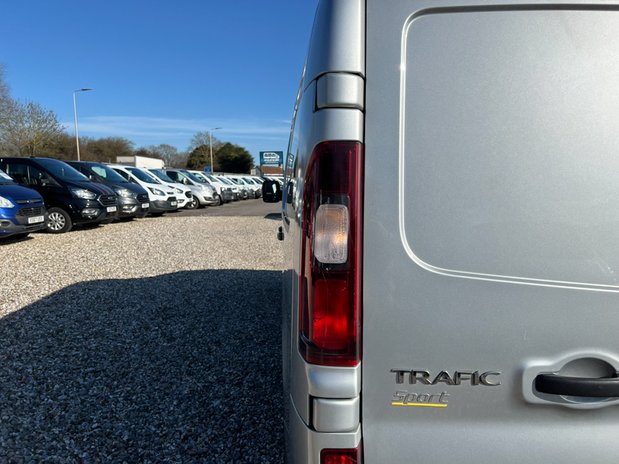 Renault Trafic LWB L2H1 Sport L130 Air Con Alloys Nav Sensors EURO 6 NO VAT 24