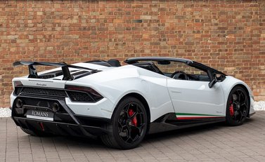 Lamborghini Huracan Spyder LP640-4 Performante 11