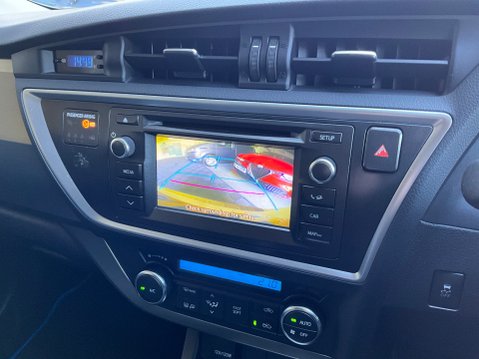 Toyota Auris 1.6 V-Matic Icon Touring Sports Multidrive S 5dr 17