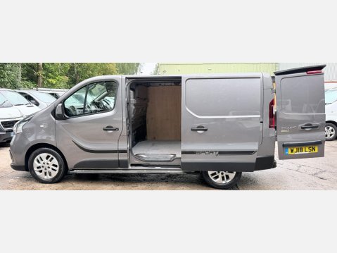 Renault Trafic 1.6 dCi ENERGY 27 Sport Nav Panel Van 5dr Diesel Manual SWB Standard Roof E 20