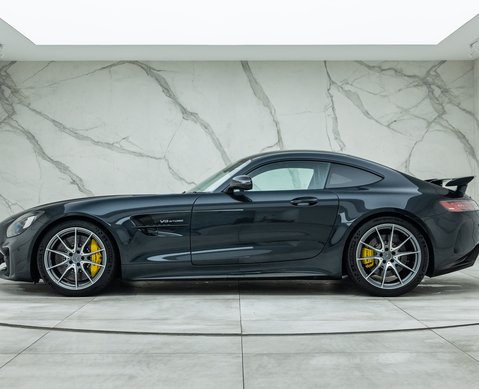 Mercedes-Benz AMG GT R 