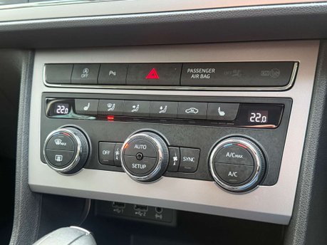 SEAT Leon 2.0 Leon Xcellence Luxury TSi Semi-Auto 5dr 34