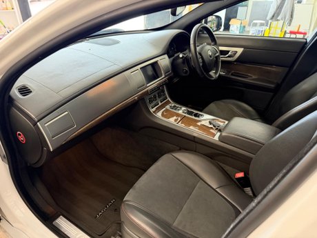 Jaguar XF 2.2d R-Sport Auto Euro 5 (s/s) 4dr 34