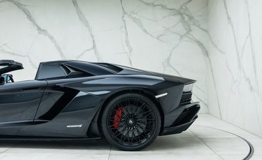 Lamborghini Aventador S LP 740-4 Roadster 39