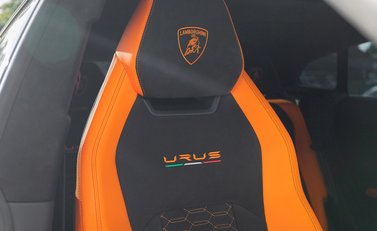 Lamborghini Urus Pearl Capsule 13