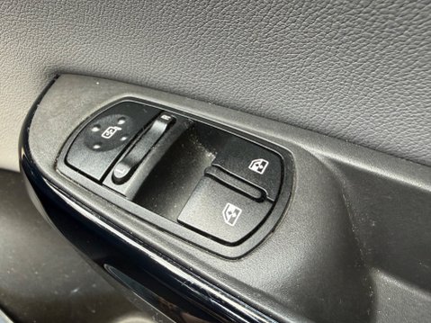 Vauxhall Corsa 1.4 SE AUTOMATIC 27