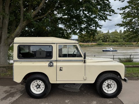Land Rover 88 Series III SUV 5
