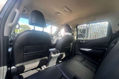 Nissan Navara 2.3 dCi Tekna Pickup Double Cab 4dr Diesel Auto 4WD Euro 6 (190 ps) 22