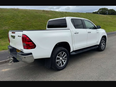 Toyota Hilux 2.4 HI-Luxury Invincible D-4D 4WD Double Cab Auto 4WD 5dr 4
