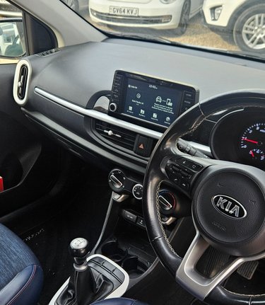 Kia Picanto WAVE. 6 MAIN DEALER SERVICES.. ONLY ONE OWNER.. REVERSING CAMERA.. A/C 3