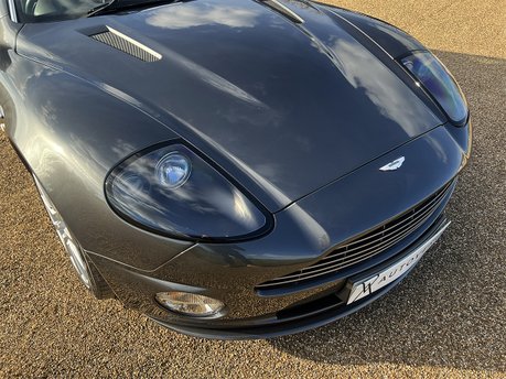 Aston Martin Vanquish S V12 32