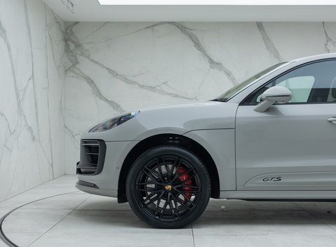 Porsche Macan GTS 33