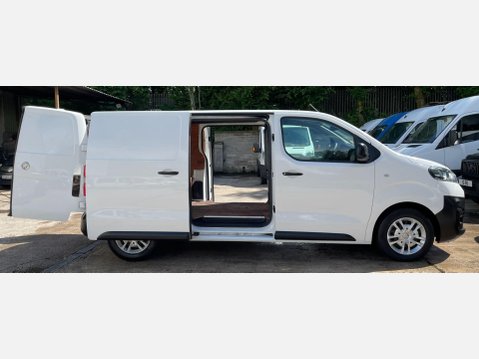 Vauxhall Vivaro 1.5 Turbo D 2700 Dynamic Panel Van 6dr Diesel Manual L1 H1 Euro 6 (s/s) (10 8