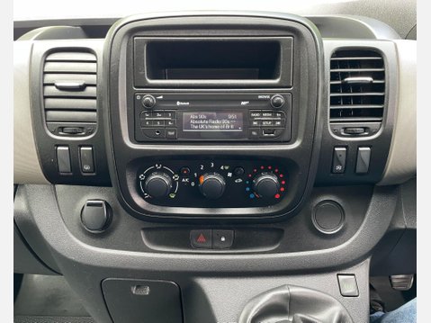 Renault Trafic 1.6 dCi ENERGY 29 Business+ Panel Van 5dr Diesel Manual LWB Standard Roof E 28