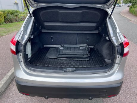 Nissan Qashqai 1.6 dCi Tekna 2WD Euro 6 (s/s) 5dr 37