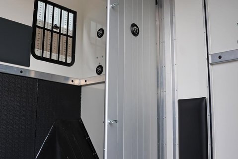 Renault Master BRAND NEW 3.5 TON STALLION BUILD EXTREME HEAVY DUTY HORSEBOX FROM SEEKER  21