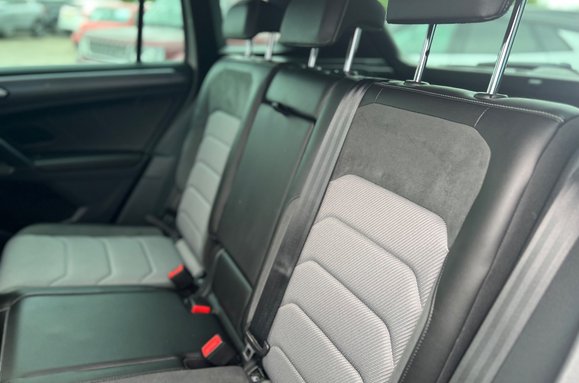 Volkswagen Tiguan R-LINE TECH 2.0 TDI 4MOTION DSG AUTO 31