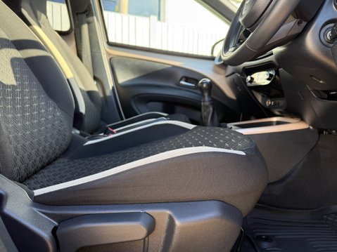Toyota Aygo X VVT-I EDGE 14