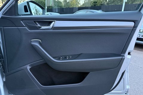 Skoda Superb SE L IV DSG PLUG IN HYBRID -ONE OWNER -FULL SERVICE HISTORY 32