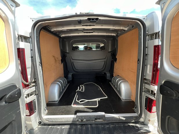 Vauxhall Vivaro SWB L1H1 Low Roof Sport 2900 EURO 6 NO VAT 10