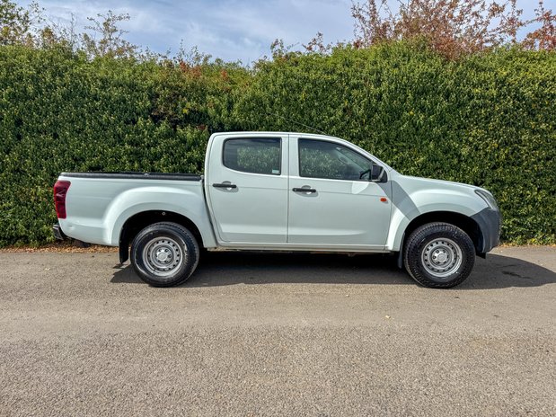 Isuzu D-Max Utility | 1.9 LT | Double Cab | Tow Bar | Air Con | EURO 6 | NO VAT 4