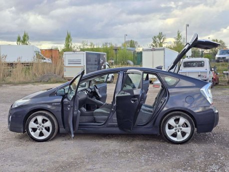 Toyota Prius 1.8 VVT-h T Spirit Hatchback 5dr Petrol Hybrid CVT Euro 5 (s/s) (136 ps) 10
