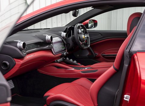 Ferrari GTC4 Lusso T 16