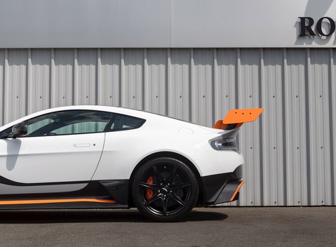 Aston Martin Vantage GT12 35