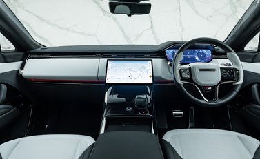 Land Rover Range Rover Sport P635 SV EDITION ONE 17