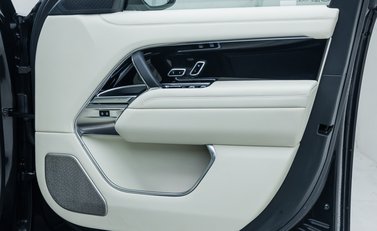 Land Rover Range Rover D350 AUTOBIOGRAPHY LWB 27