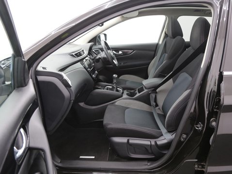 Nissan Qashqai 1.3 DIG-T N-Connecta Euro 6 (s/s) 5dr 23