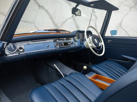 Mercedes-Benz 280 SL W113 Pagoda 